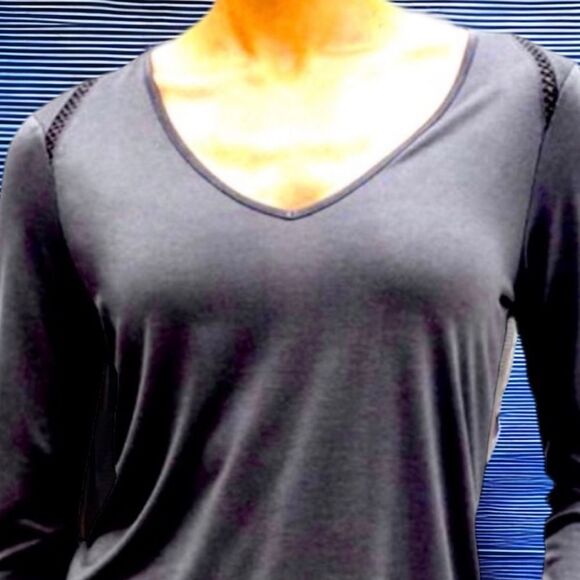 Banana Republic Factory Grey Cutout Details Long Sleeve Top Size Small EUC - Picture 4 of 16
